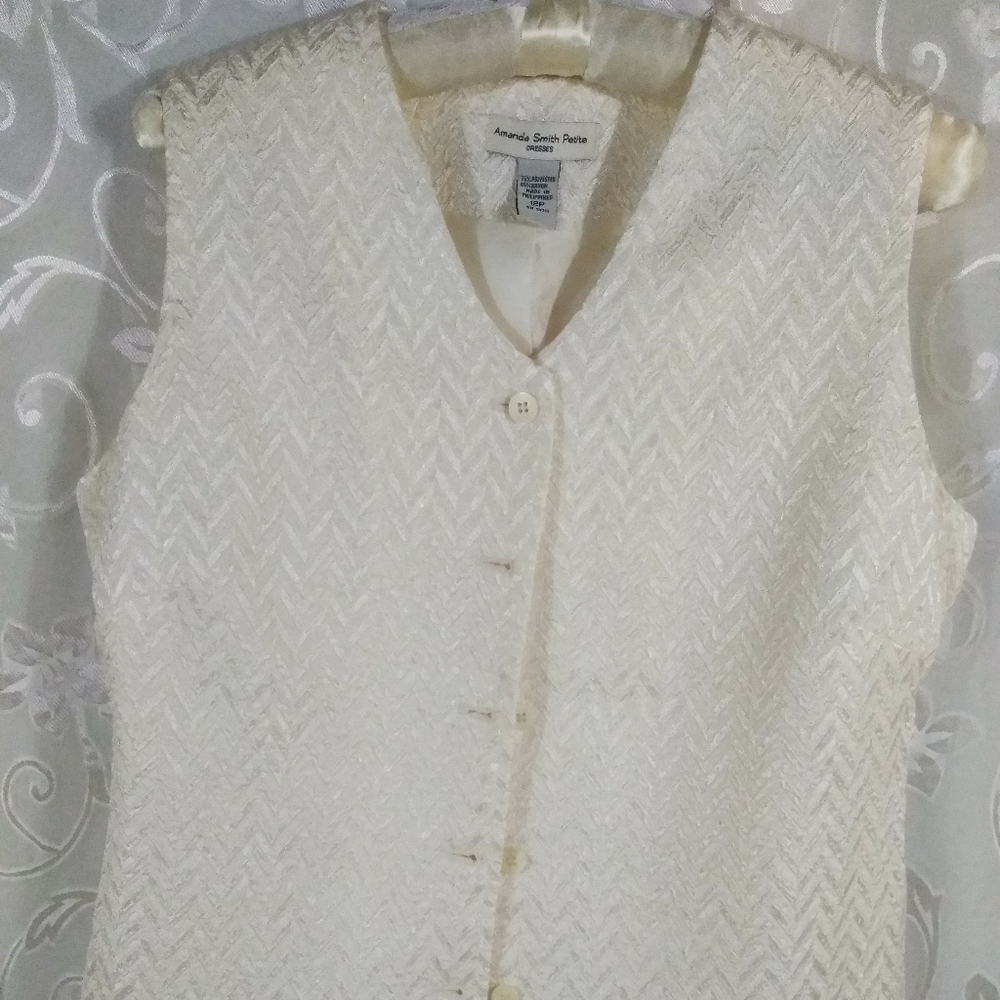 Amanda Smith ivory satiny vest 12P